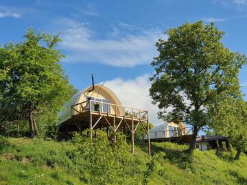 Фото номера Шатер Люкс-шатры Sunrise Glamping Retreat г. Galeşu 3